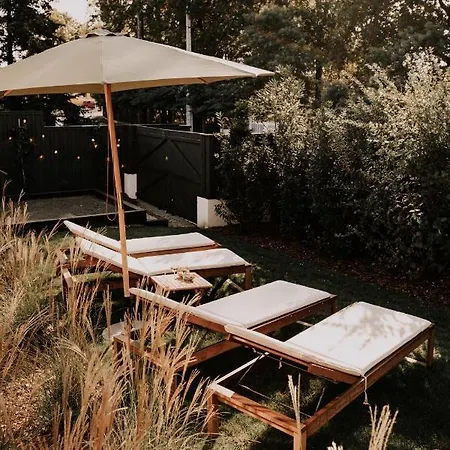 Chez Brens - A La Hume B&B