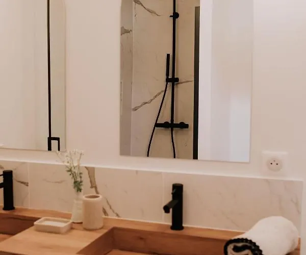 Chez Brens - A La Hume לינה וארוחת בוקר