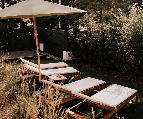 Chez Brens - A La Hume לינה וארוחת בוקר